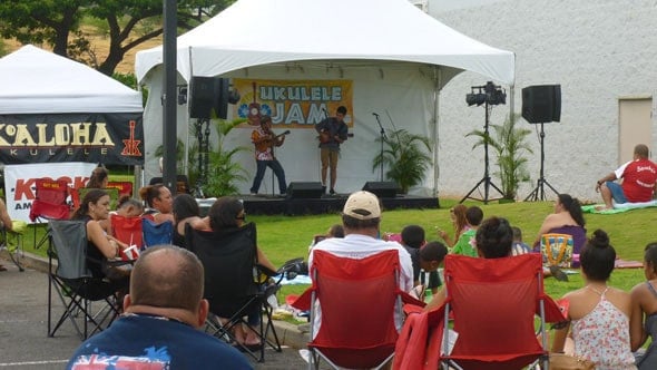 Heart & Soul jammin’ at Kapolei Shopping Center