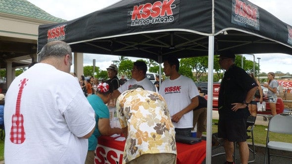 Everyone wanted to get their name in for the Ko Aloha ukulele prize drawing.